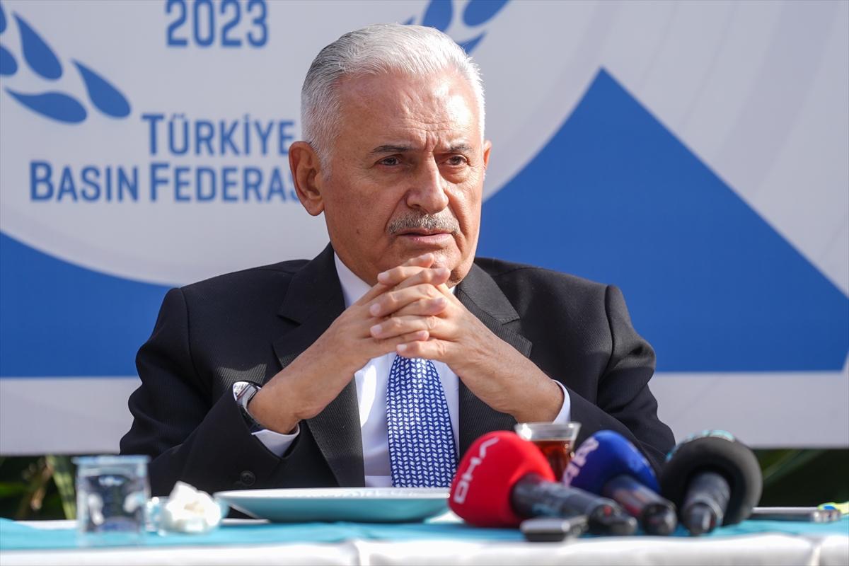 Şu deniliyorsa 'Kürtçe de ikinci resmi dil olsun'. Yok, buna kapalıyız.