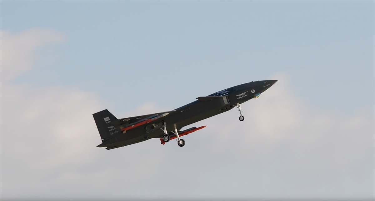 Bayraktar KIZILELMA'dan milli donanımlarla gövde gösterisi