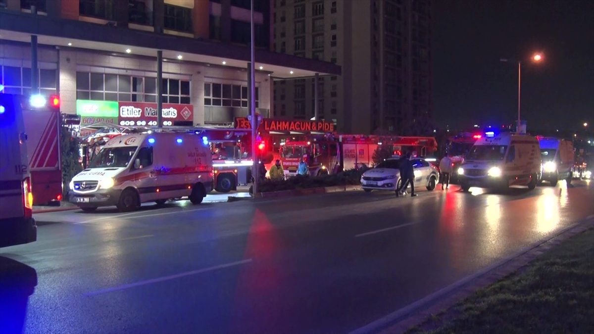 Bir Otel yangını Daha. Sultangazi'de otelde çıkan yangında 4 kişi dumandan etkilendi