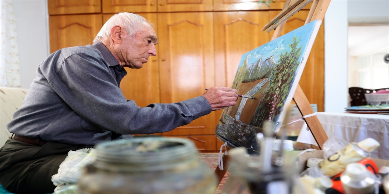 Emekli pilot Behzat Tuğ, Avanos’taki evinde resim tutkusunu sürdürüyor