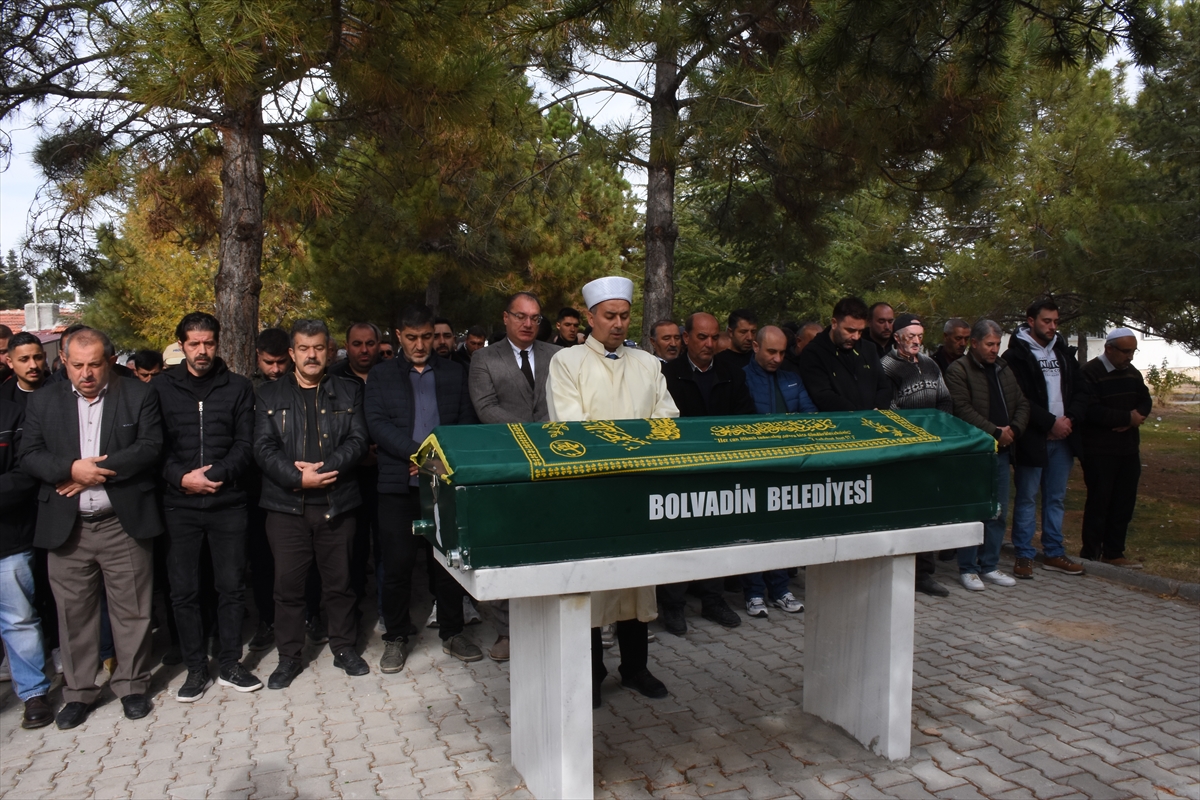 Fatih'te zehirlenme şüphesiyle ölen Servet Böcek'in cenazesi Afyonkarahisar'da defnedildi