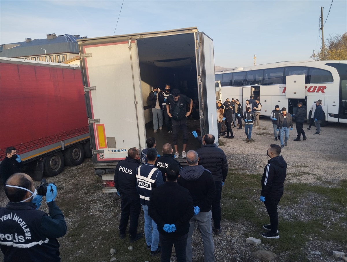 Sivas'ta 28 düzensiz göçmen yakalandı