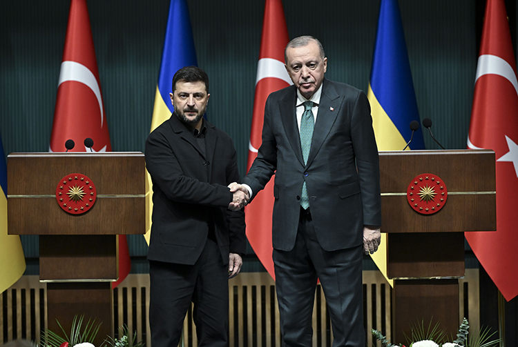 Türk diplomasisinin gücüne güveniyoruz