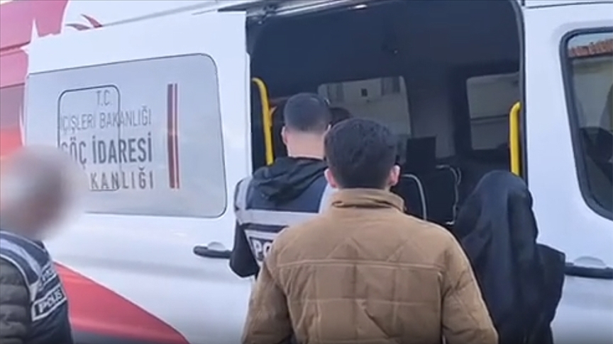 Ülke genelindeki denetimlerde 687 düzensiz göçmen yakalandı