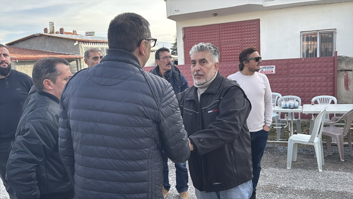 Fatih'te zehirlenme şüphesiyle oğlunu, gelinini ve iki torunu kaybeden babanın acısı dinmiyor