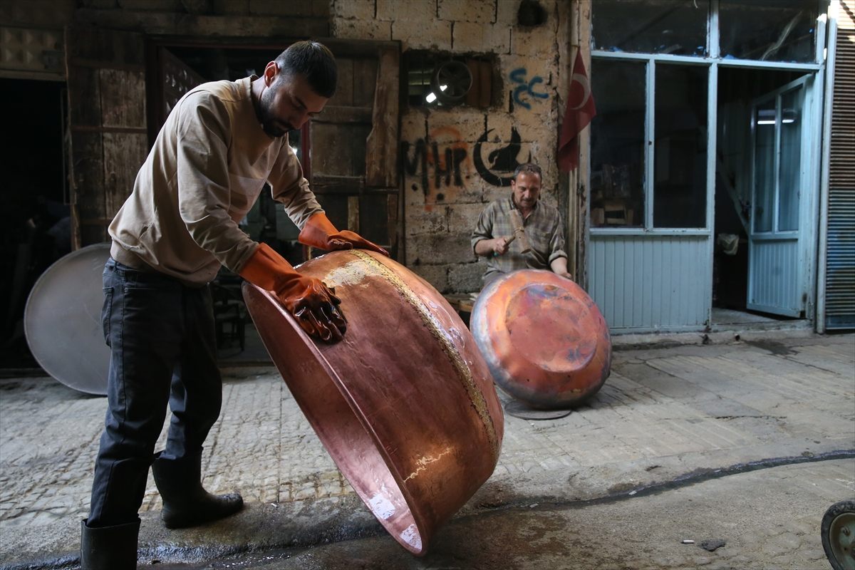 Bakırcılığın Kahramanmaraş'taki son temsilcileri mesleği yaşatmaya çalışıyor