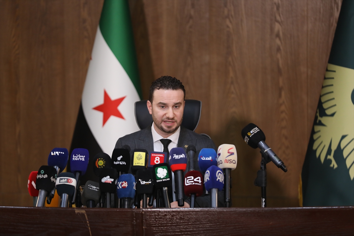 Suriye İçişleri Bakanlığı: Eski rejim döneminde alınan "seyahat yasağı" kararlarını silme çalışmaları sürüyor