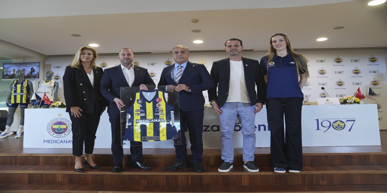 Fenerbahçe ile 1907 Fenerbahçe Derneği Arasında Kadın Voleybol Takımına Forma Sponsorluk Anlaşması