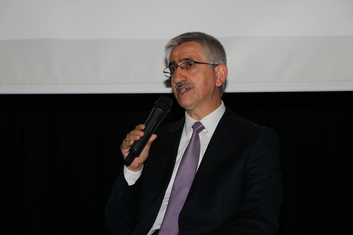 Milli Eğitim Bakan Yardımcısı Yılmaz, Sakarya'da "Celal Hoca" paneline katıldı