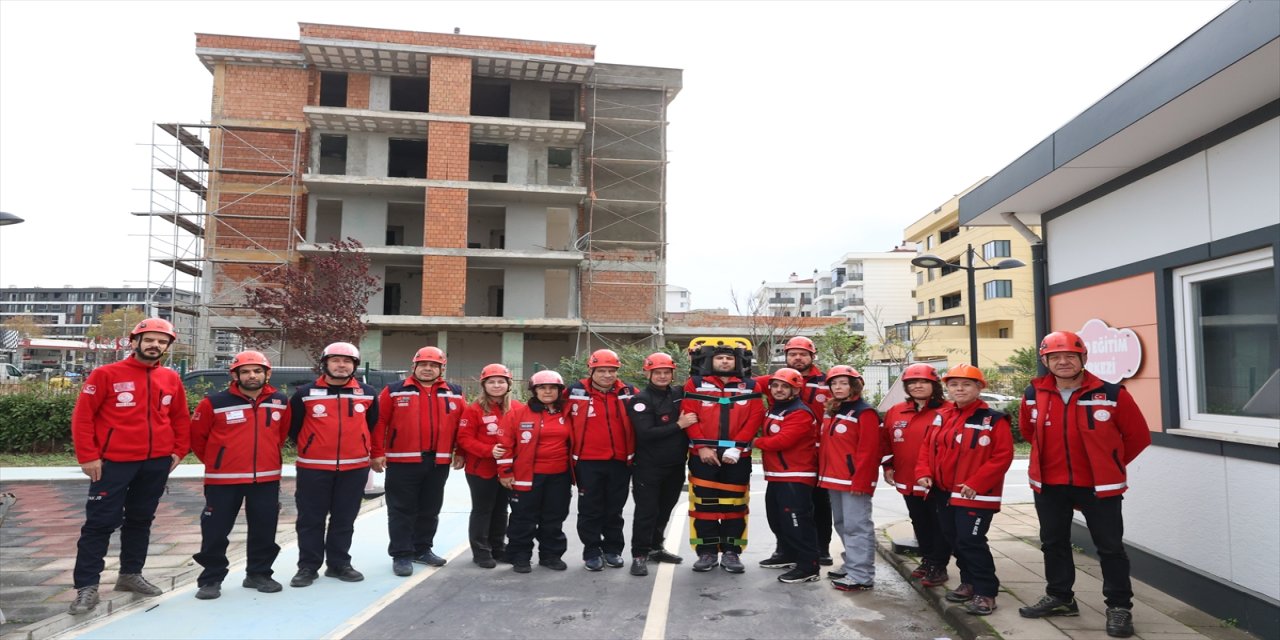 Edirne’de MEB AKUB üyesi öğretmenler afet hazırlıkları yaptı.