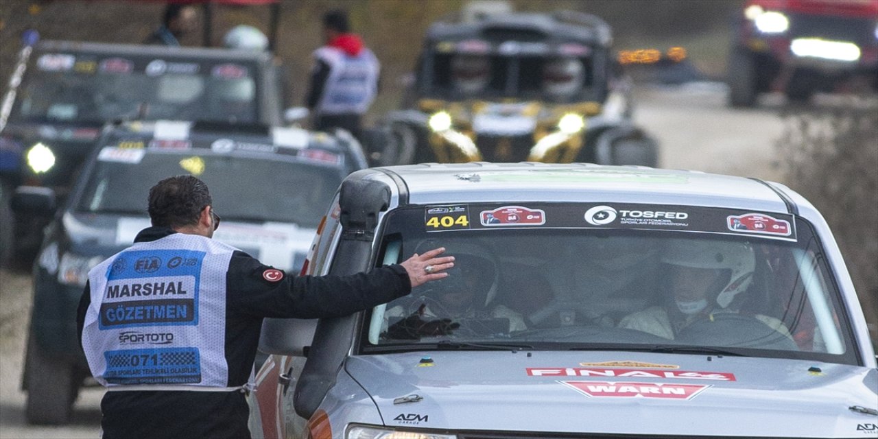 Bolu’da düzenlenen 2025 Burhan Turan Türkiye Baja Şampiyonası’nda sporcular, zorlu parkuru iki kez geçti