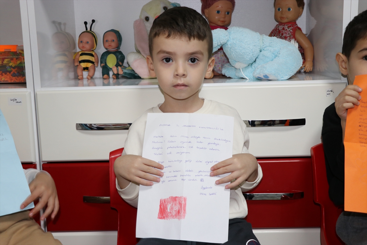 Amasya'da anaokulu öğrencilerinden Mehmetçik ve polise anlamlı mektuplar
