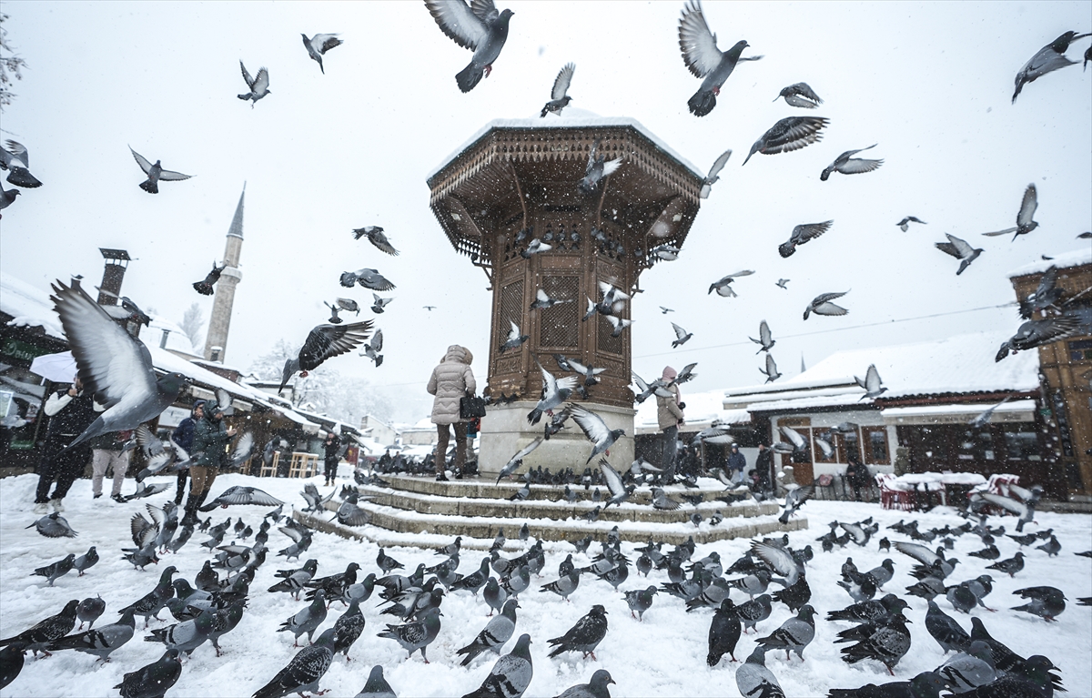 Saraybosna, kar yağışıyla beyaza büründü