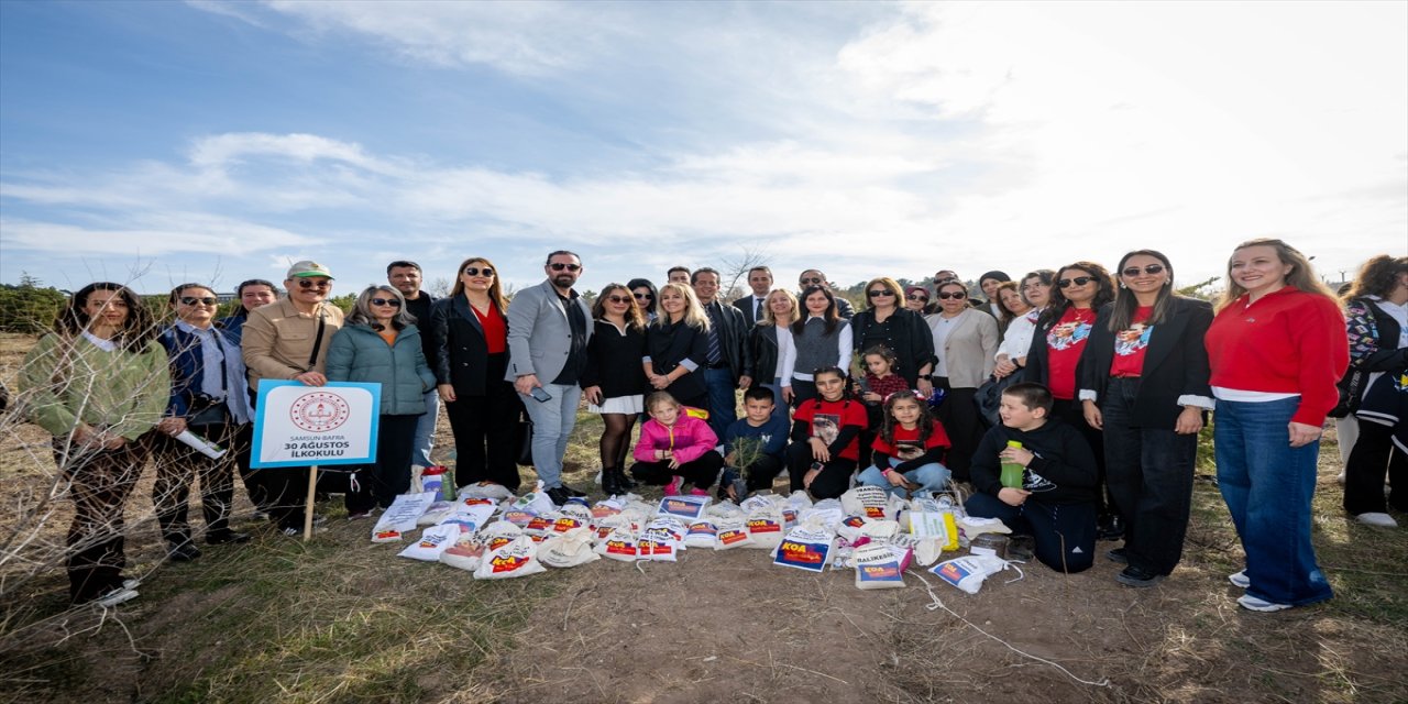 81 ilden gelen öğretmenler, Atatürk Orman Çiftliği’nde fidan dikti