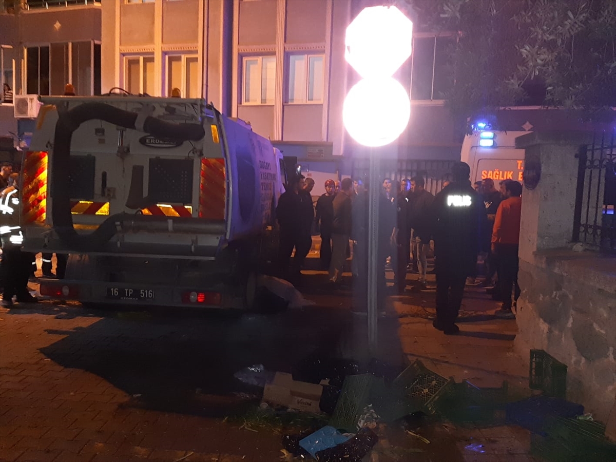 Bursa Karacabey’de çöp kamyonunun çarptığı kişi öldü
