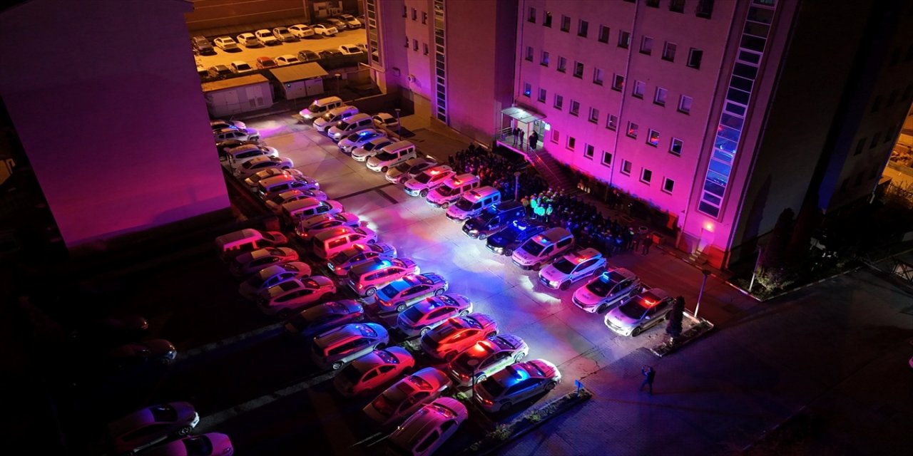 Kastamonu’da polis ekipleri “Kastamonu Huzur” uygulaması kapsamında 2 bin 888 kişi sorguladı