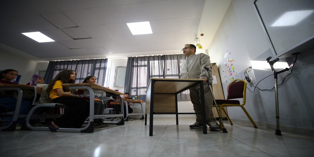 Koltuk Değnekleriyle Hayaline Ulaştı: 22 Yıllık Öğretmenlik Azmi