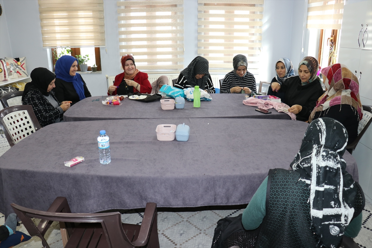 Yazın yaylada çalışan kırsaldaki kadınlar kışın da kurslarda meslek ediniyor