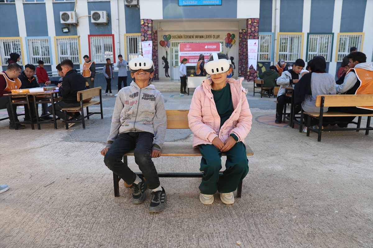 Öğretmenler kırsaldaki öğrencilere bilim ve teknoloji taşıyor