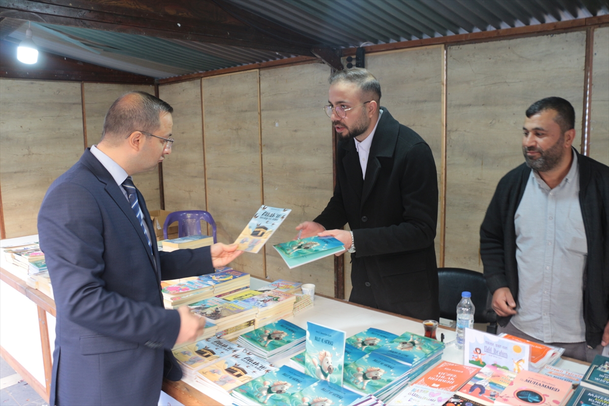 Şırnak'ta "Cezeri'nin İzinde Kardeşlik Ruhuyla Türkiye Yüzyılı Cizre Kitap Fuarı" sürüyor