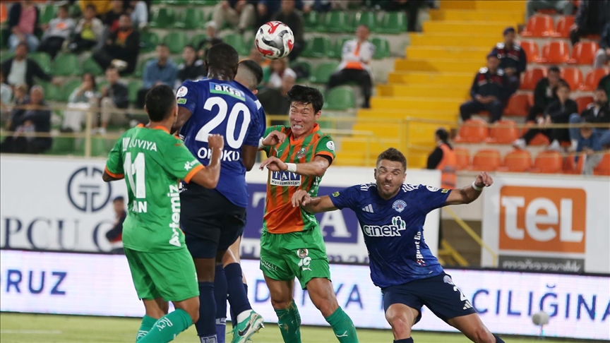 Kasımpaşa, deplasmanda Alanyaspor'u 2-1 mağlup etti