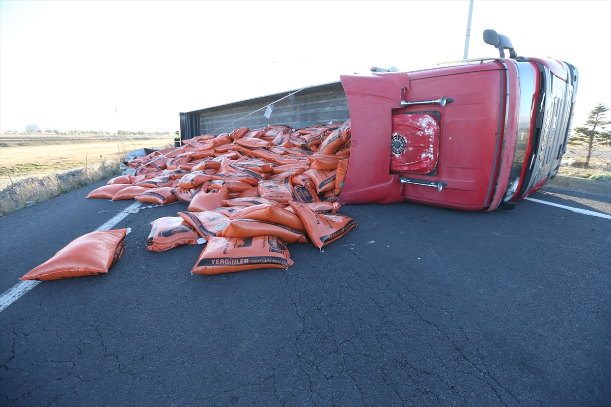 Kars-Ardahan kara yolu kontrollü şekilde ulaşıma açıldı