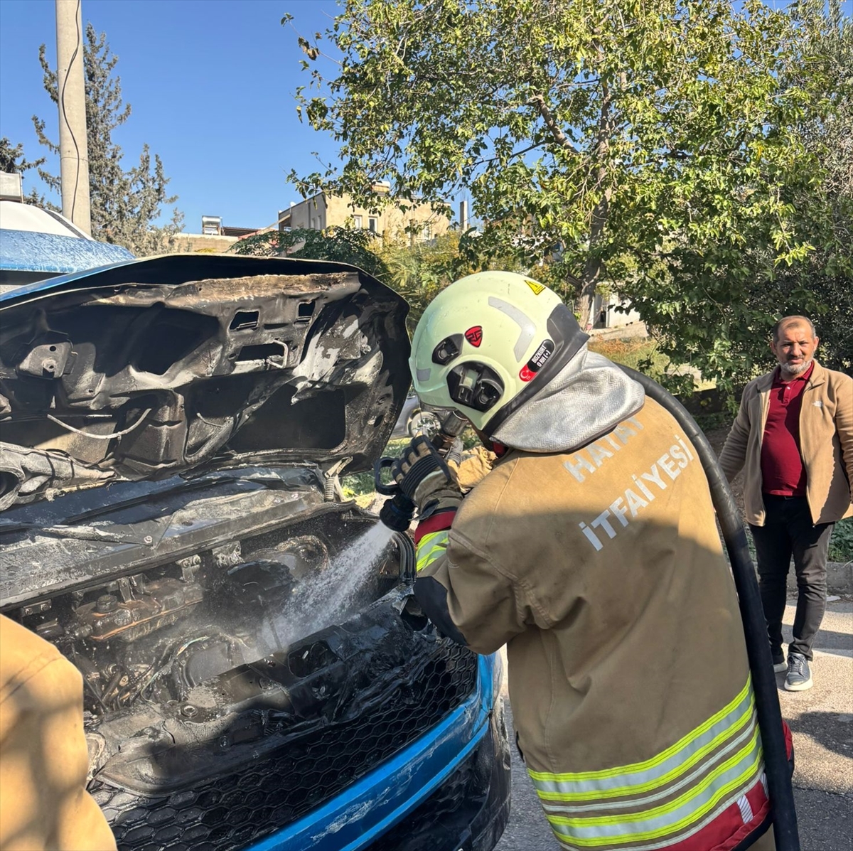 İskenderun’da yolcu minibüsünde çıkan yangın söndürüldü