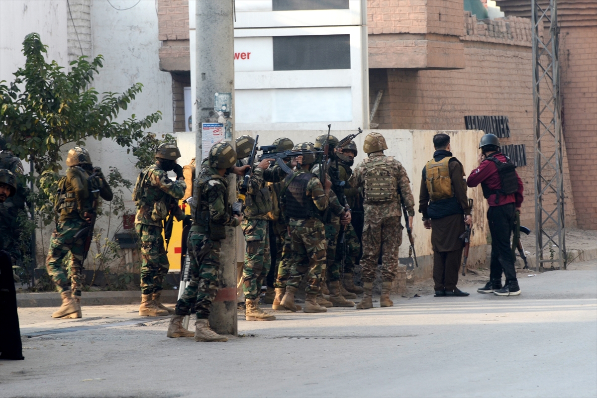 Pakistan'da jandarma karakoluna saldıran teröristlerin etkisiz hale getirildiği bildirildi