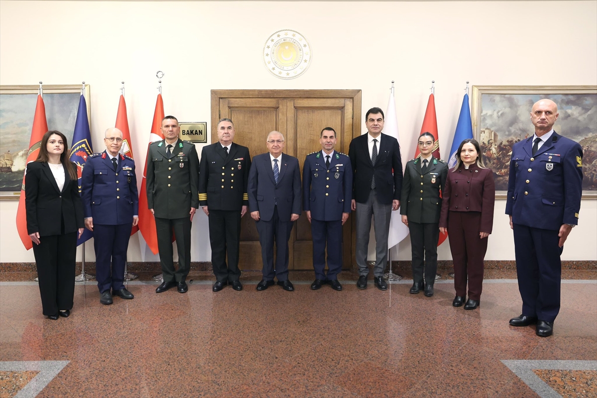 Milli Savunma Bakanı Güler, bakanlık bünyesindeki öğretmenlerle bir araya geldi