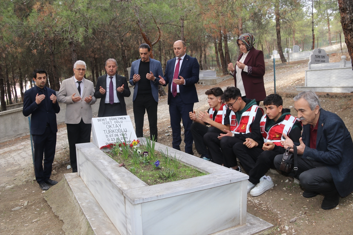 Şehit Öğretmen Oktay Türkoğlu mezarı başında anıldı