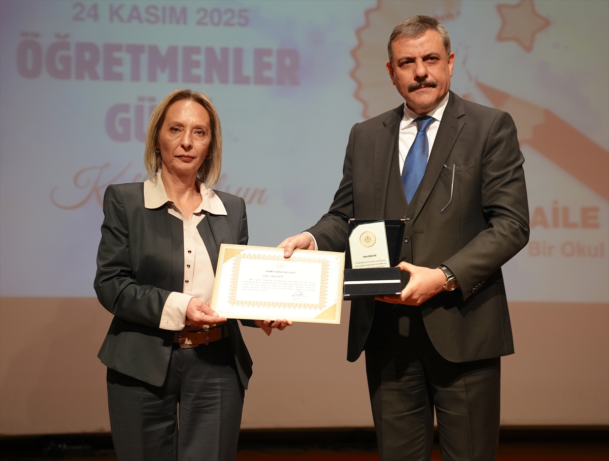 Doğu Anadolu'da 24 Kasım Öğretmenler Günü kutlandı