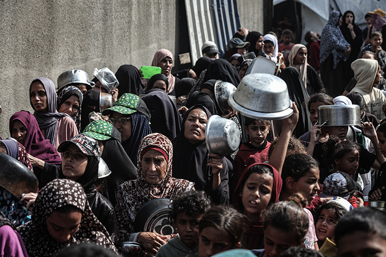 İsrail ateşkese rağmen Gazze'ye günde 600 yerine en fazla 200 yardım tırının girişine izin veriyor