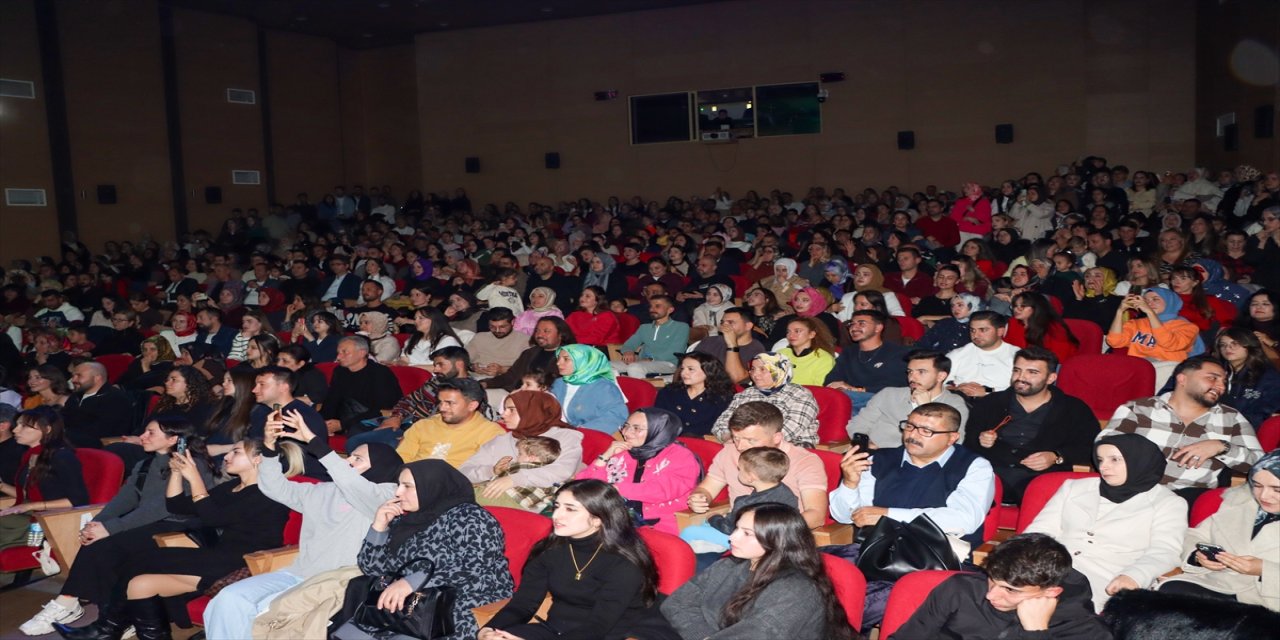 Van, Hakkari ve Bitlis’te 24 Kasım Öğretmenler Günü tören ve etkinliklerle kutlandı