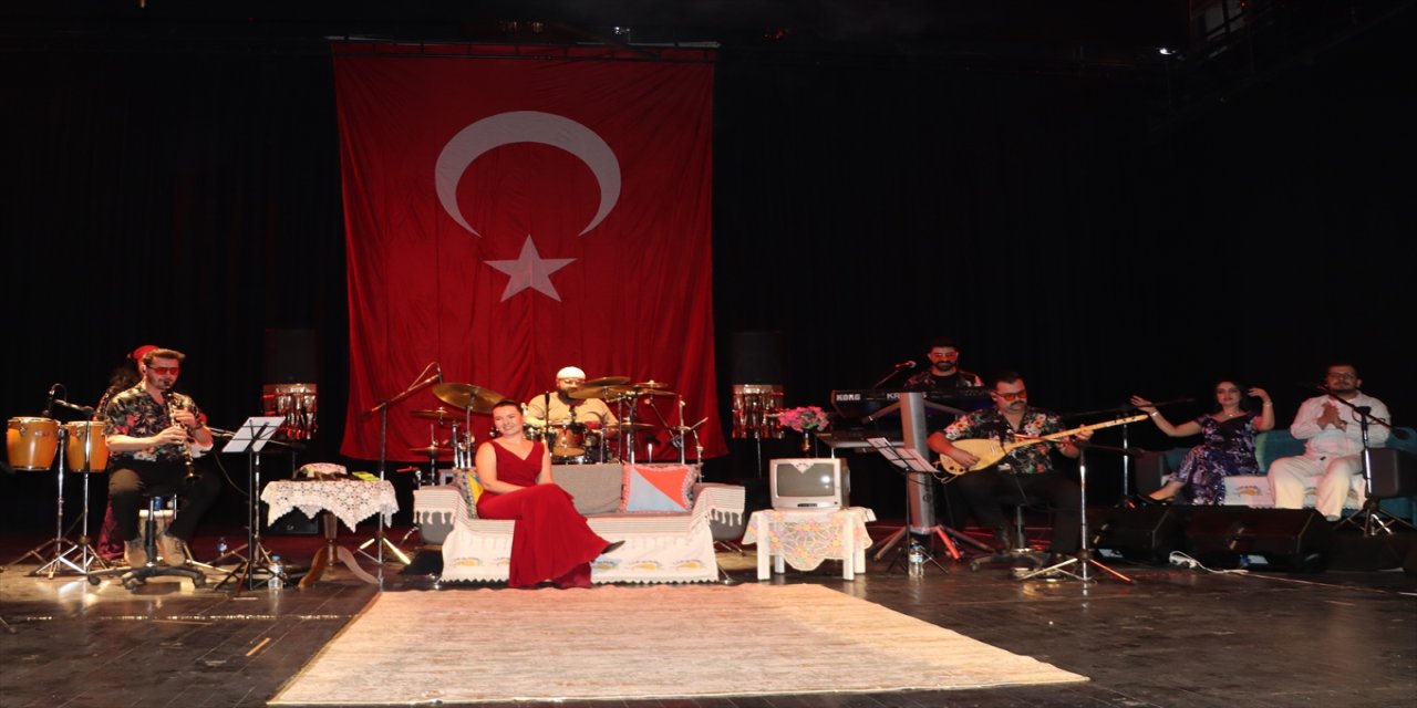 Hakkari’de öğretmenler 24 Kasım’da şehit meslektaşları için yürüyüş yaptı