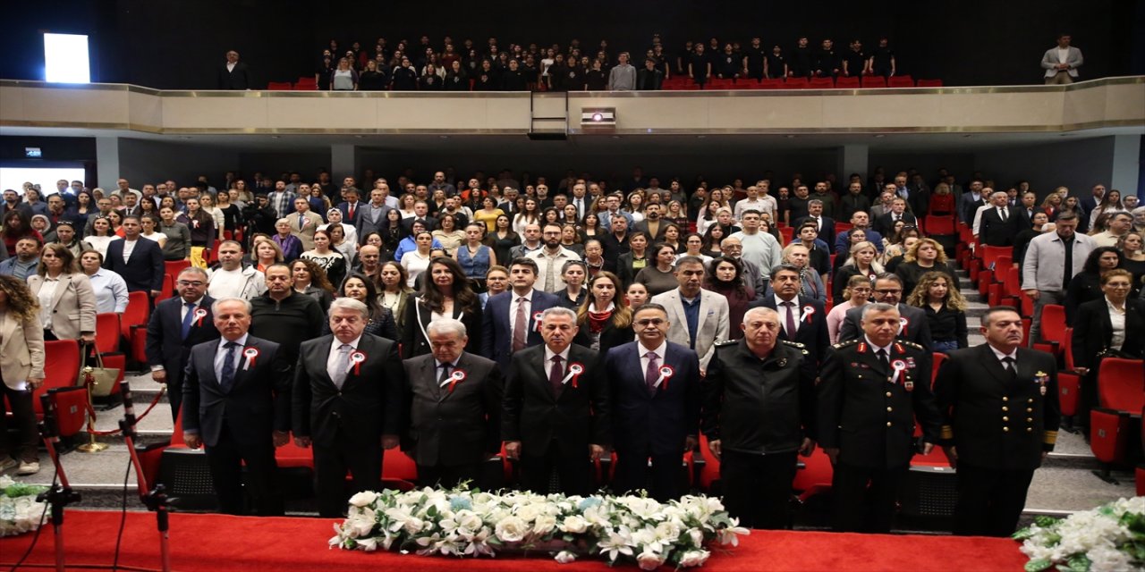 İzmir’de 24 Kasım Öğretmenler Günü törenle kutlandı