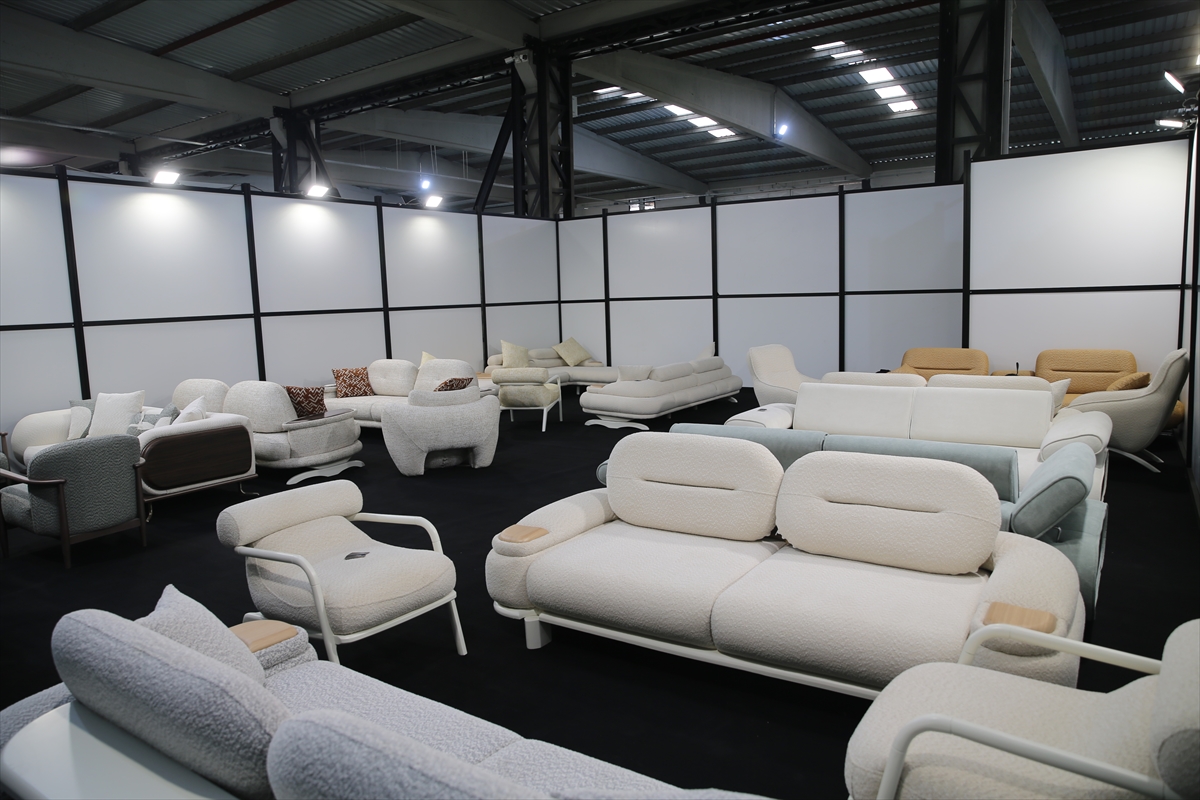 Hatay'da imalatçıların ürünlerini tanıttığı 4. Mobilya Fuarı açıldı