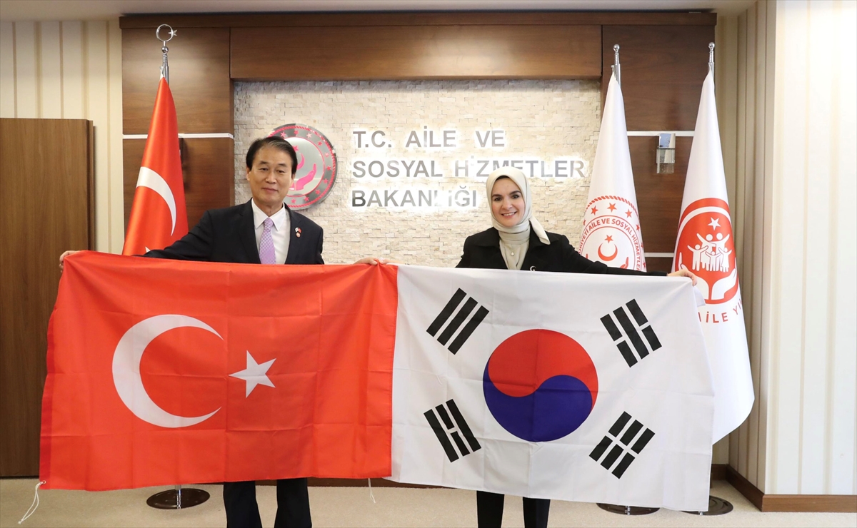 Bakan Göktaş, Güney Kore Vatanseverler ve Gazi İşleri Bakanı Oheul ile görüştü