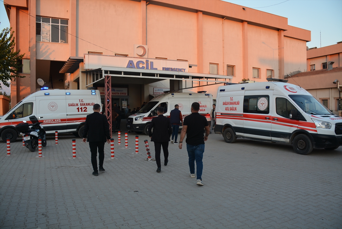 Şırnak'ta öğrenci servisi ile tankerin çarpışması sonucu 14 kişi yaralandı