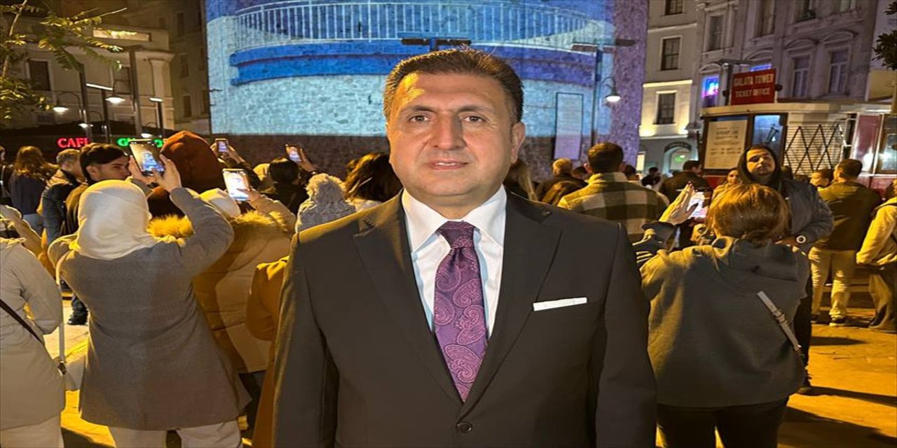 Galata Kulesi Öğretmenler Günü'ne özel mapping gösterisiyle ışıklandırıldı