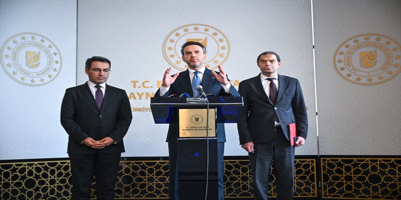 Bayraktar: YEKA GES yarışmalarındaki 650 MW kapasite 400 milyon dolarlık yatırıma karşılık geliyor