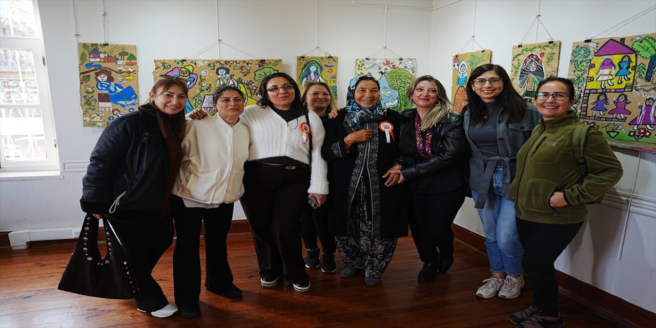 Ayvacıklı Hakime Pala Gürel’in köy yaşamını anlatan resim sergisi Çanakkale’de açıldı