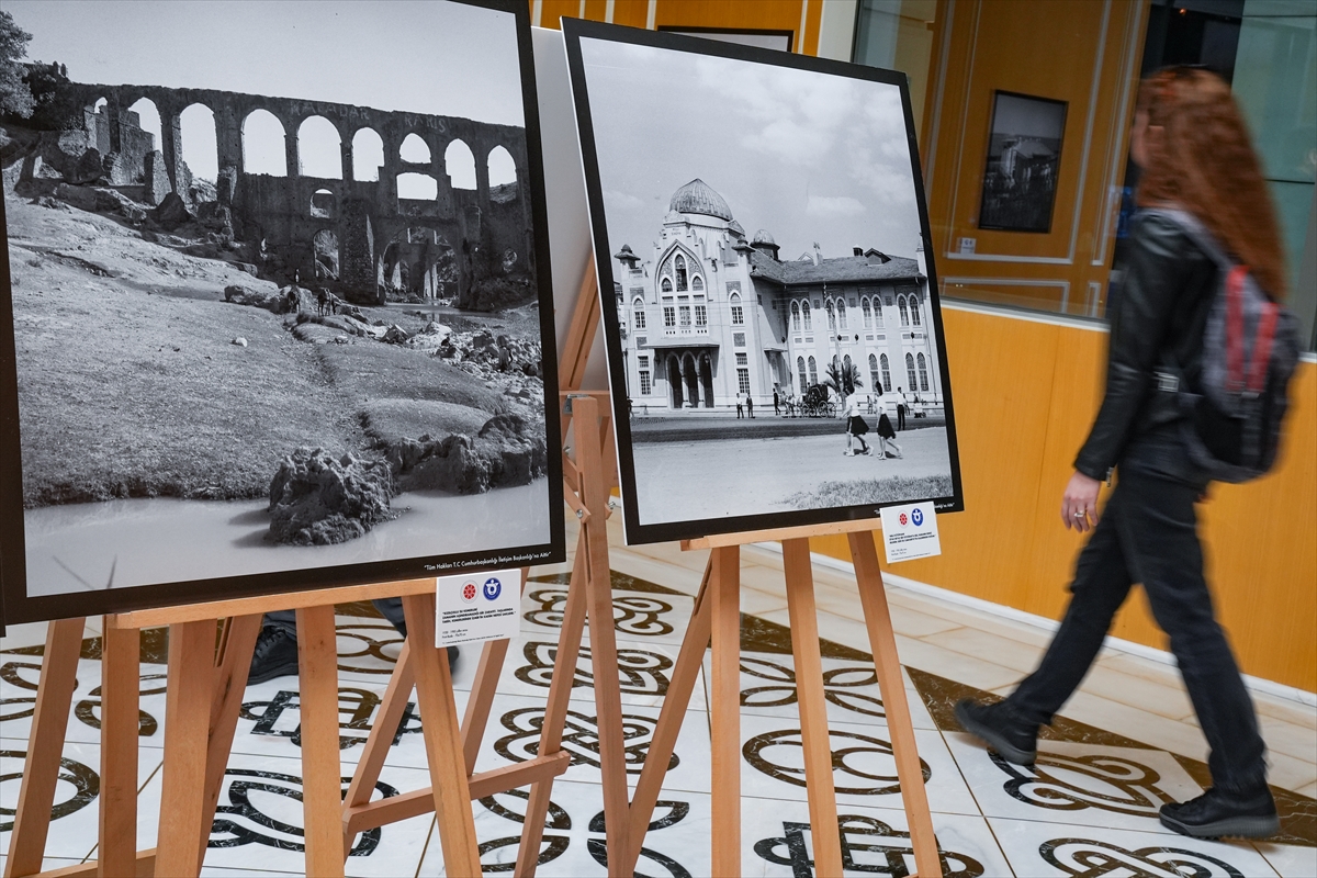 İzmir'de "İletişim Yüzyılında Kentlerin Hikayesi" adlı fotoğraf sergisi açıldı