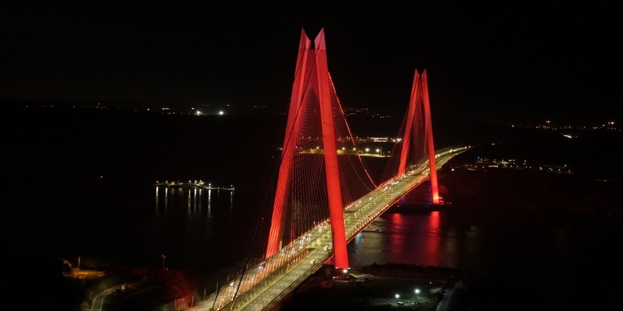 Yavuz Sultan Selim Köprüsü, Radyasyon Onkologları Günü İçin Turuncu Işıkla Aydınlatıldı