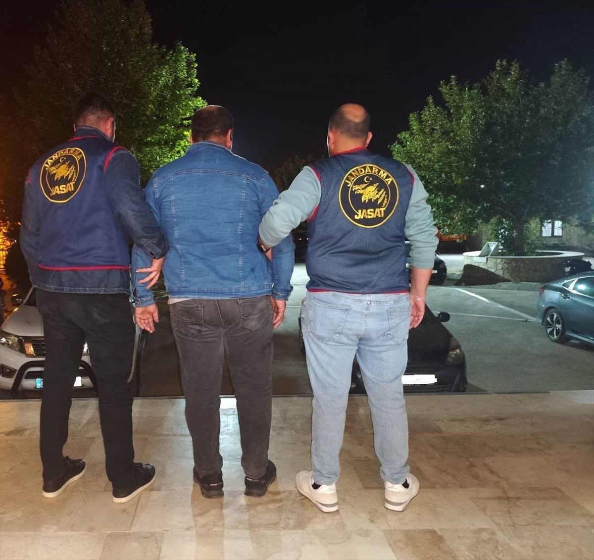 Mersin'de ehliyet sınavına kopya düzeneğiyle giren şüpheli yakalandı