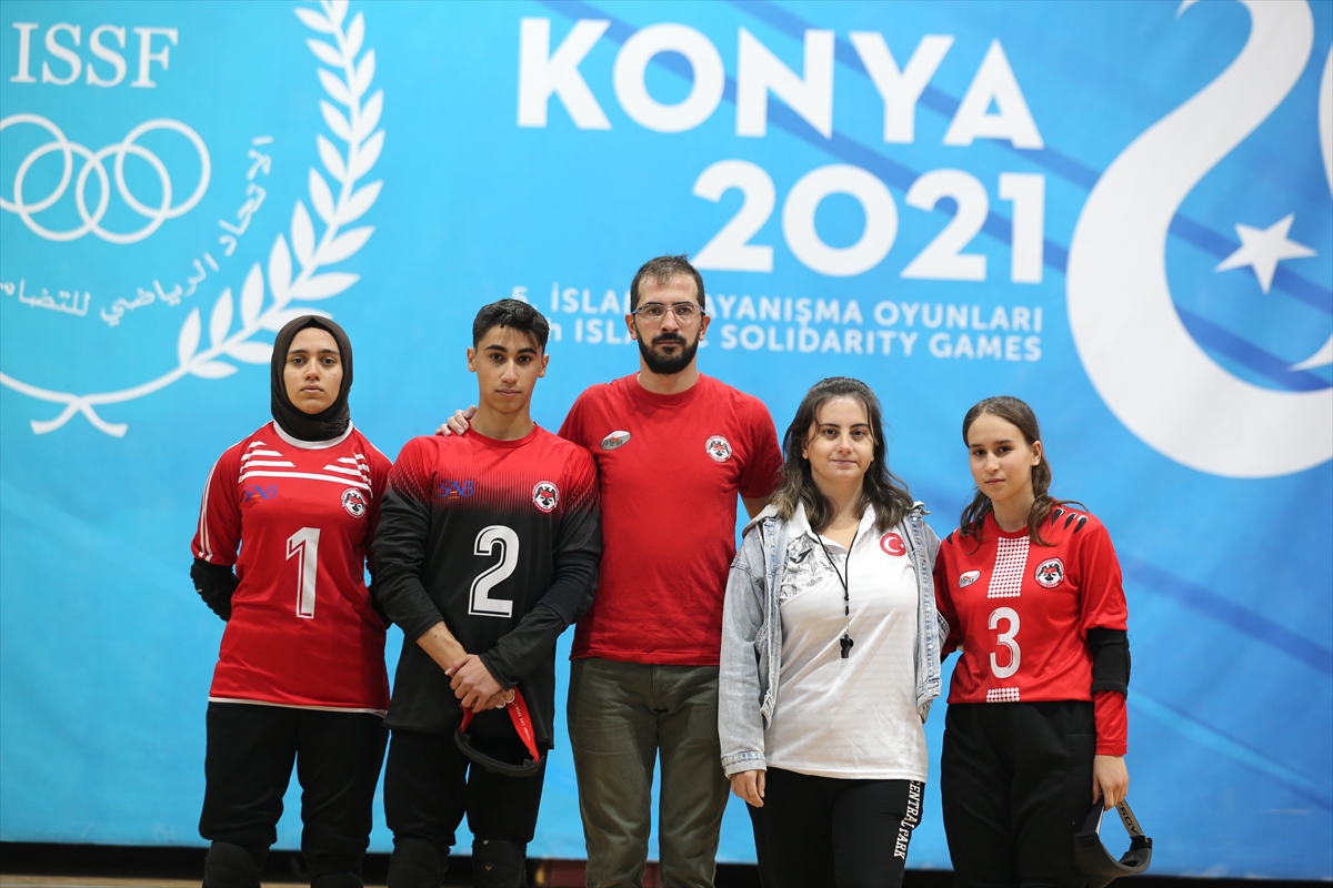 Azimli antrenör görme engelli eşinin kulübünde şampiyonlar yetiştiriyor