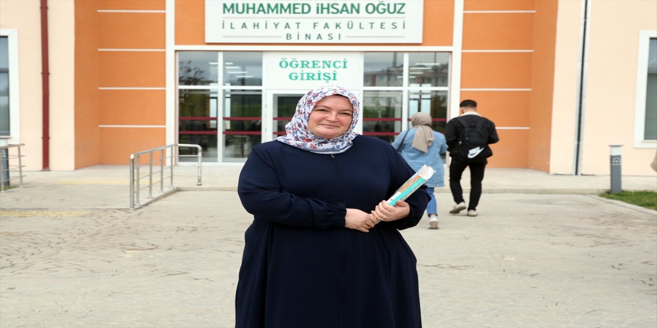 Katsayı engeliyle hayalini erteleyen 2 çocuk annesi Deniz Çiftçioğlu, 20 yıl sonra üniversiteli oldu