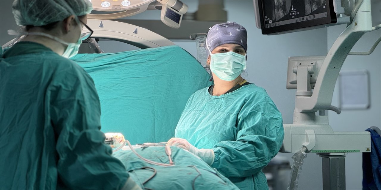 KTÜ’nün ilk kadın beyin cerrahı Yağmur Kurak, azmiyle hastaların ve genç hekimlerin hayatına ilham oluyor