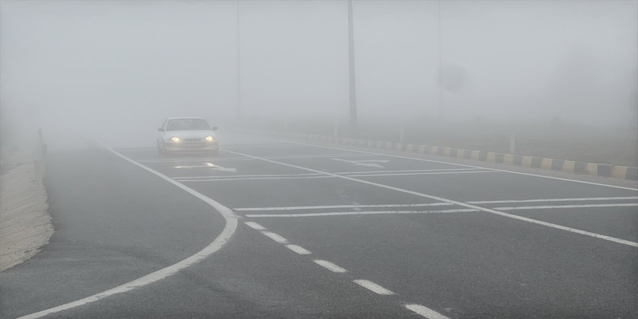 Kastamonu ve Ankara kara yollarında yoğun sis ulaşımı zorlaştırıyor