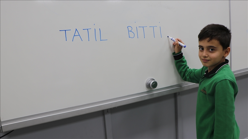 Okullarda ara tatil uygulamasının kaldırılması değerlendirilecek