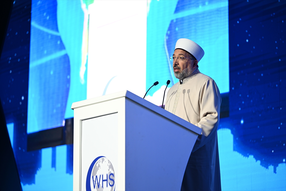 helal ve meşru yollardan kazanıp helal ve temiz olanı tüketmek de ibadetin yani kulluğun bir gereğidir.